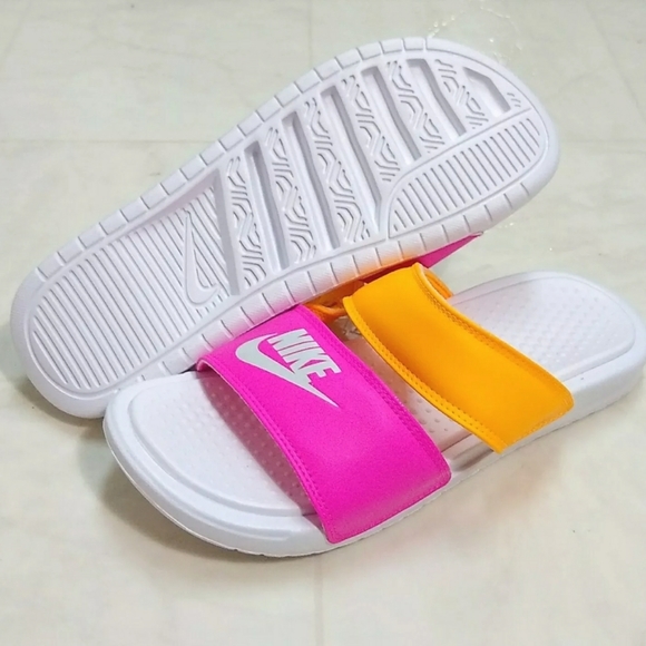 Nike Benassi Duo Ultra Slide Women's 'Metallic Summit White' - Picture 3 of 3